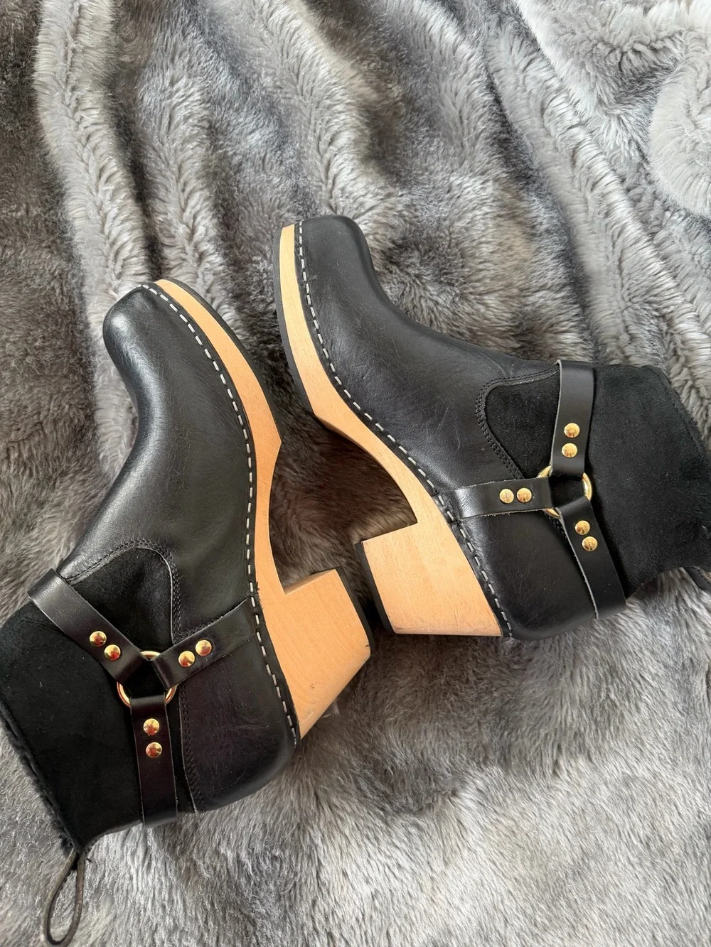 Swedish Hasbeens sherpa harness booties